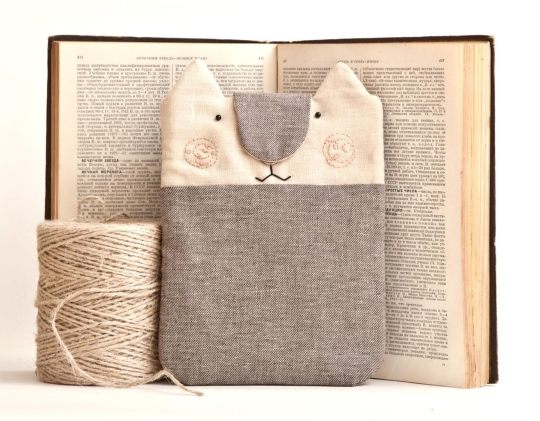 Adorable cat-shaped Kindle Paperwhite 4 sleeve