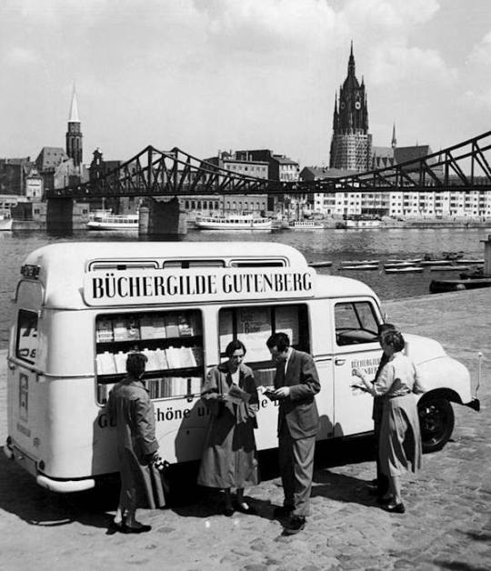 Büchergilde Gutenberg book bus in 1950s