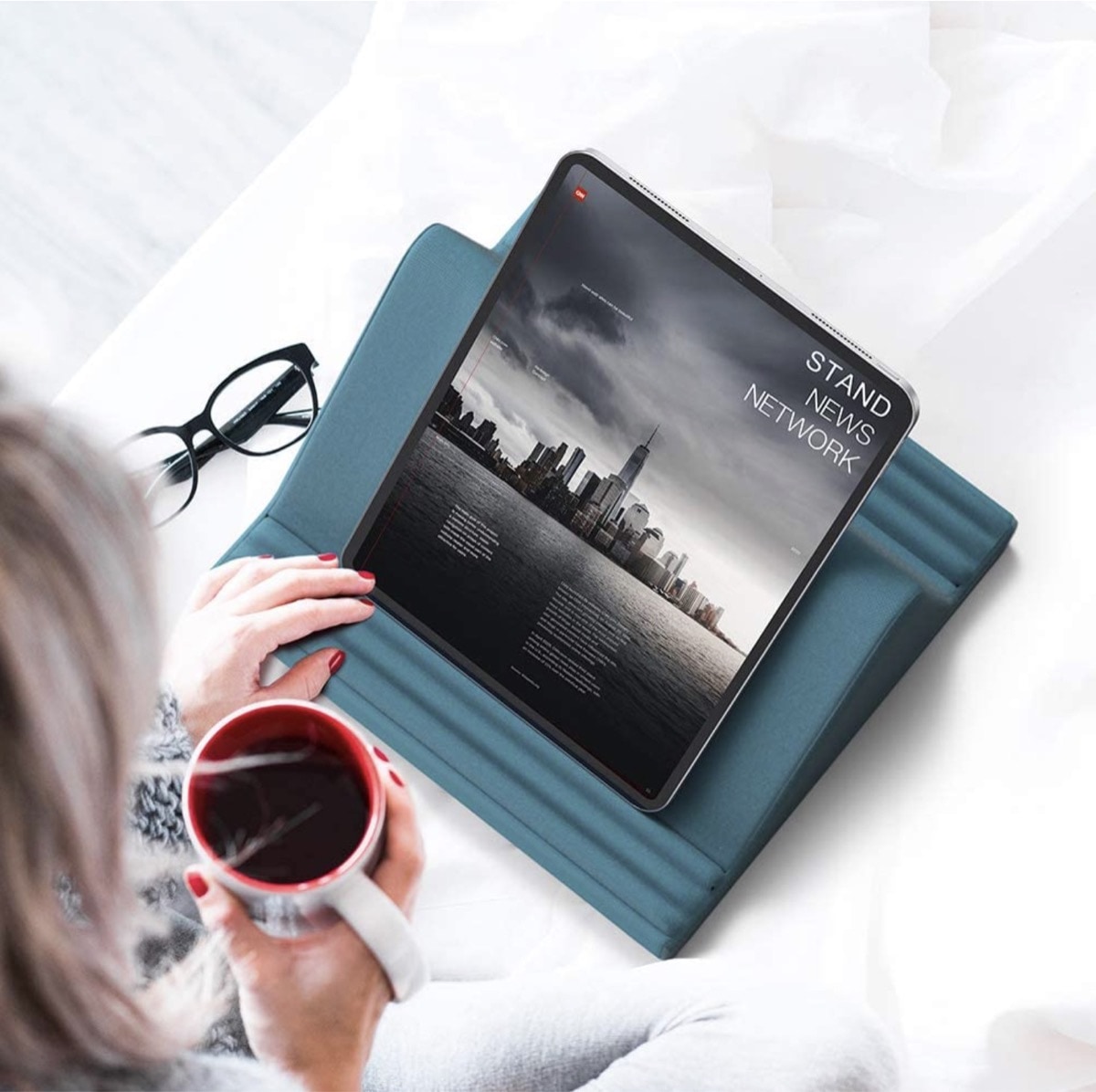 A cozy pillow stand with as many as six reading angles - best iPad accessories