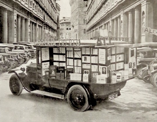 Libreria Treves - an early Italian bookshop on wheels, 1922