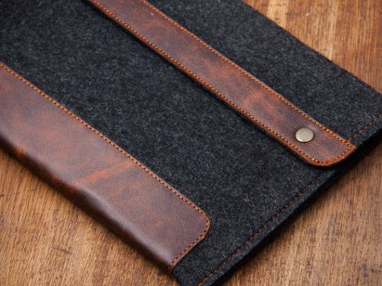 Wise Stitch dark felt Kindle Oasis sleeve